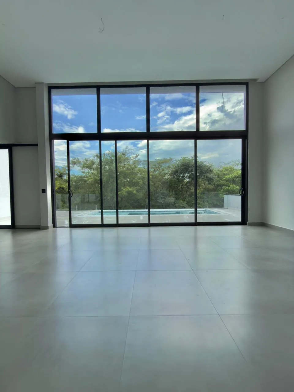 Casa à Venda com 3 suítes, piscina com vista privilegiada e basement, 360m2 no Condomínio Alphaville Nova Esplanada 4 em Votorantim/SP