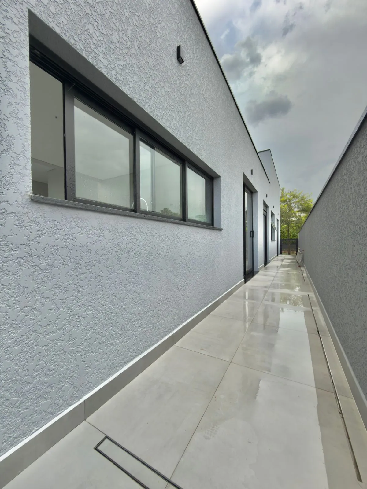 Casa à Venda com 3 suítes, piscina com vista privilegiada e basement, 360m2 no Condomínio Alphaville Nova Esplanada 4 em Votorantim/SP