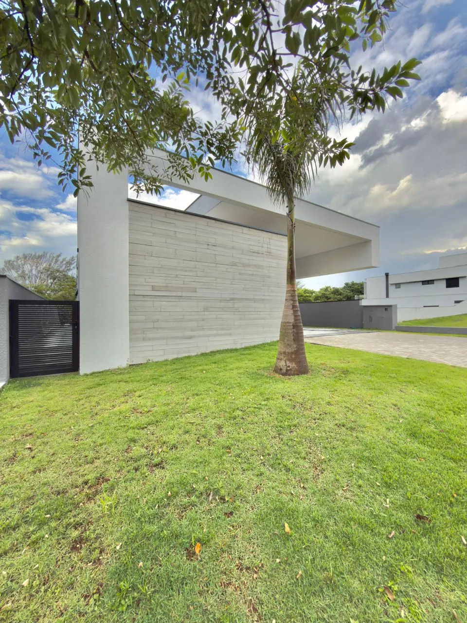 Casa à Venda com 3 suítes, piscina com vista privilegiada e basement, 360m2 no Condomínio Alphaville Nova Esplanada 4 em Votorantim/SP