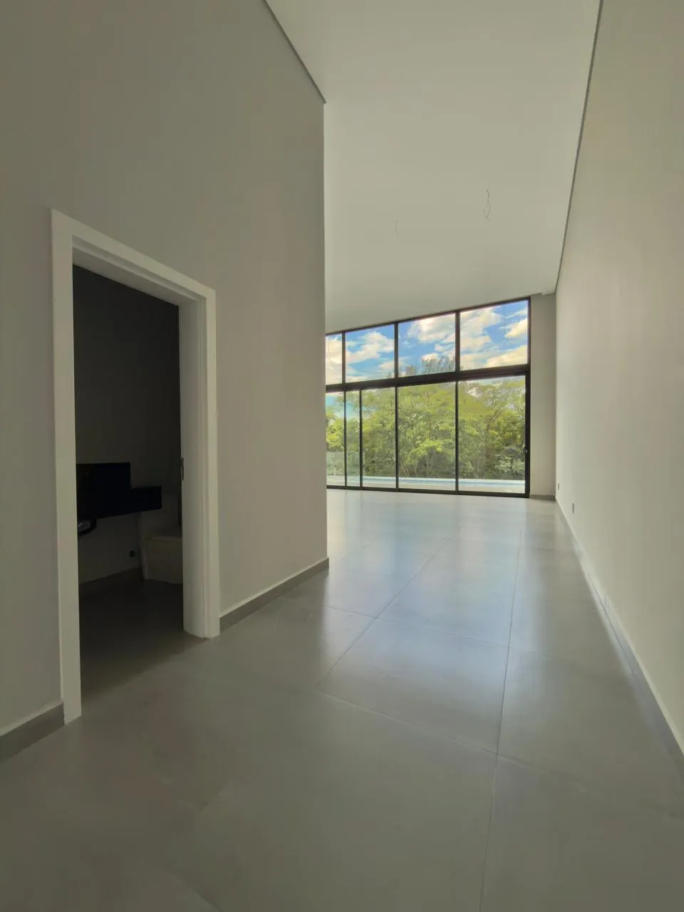 Casa à Venda com 3 suítes, piscina com vista privilegiada e basement, 360m2 no Condomínio Alphaville Nova Esplanada 4 em Votorantim/SP