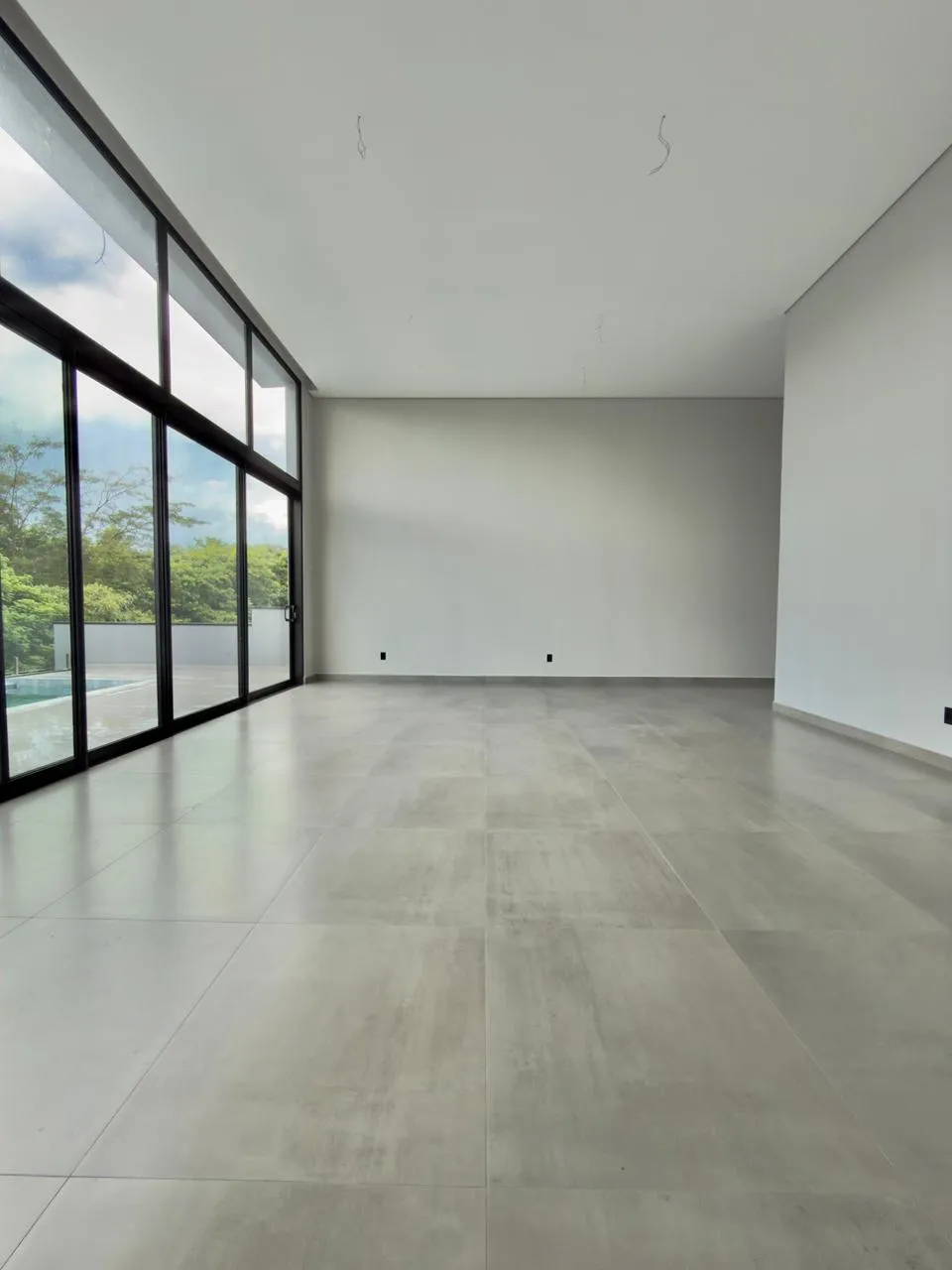 Casa à Venda com 3 suítes, piscina com vista privilegiada e basement, 360m2 no Condomínio Alphaville Nova Esplanada 4 em Votorantim/SP