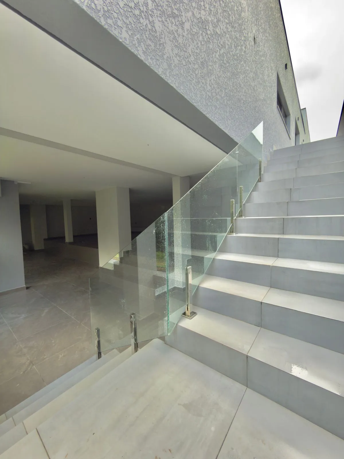 Casa à Venda com 3 suítes, piscina com vista privilegiada e basement, 360m2 no Condomínio Alphaville Nova Esplanada 4 em Votorantim/SP