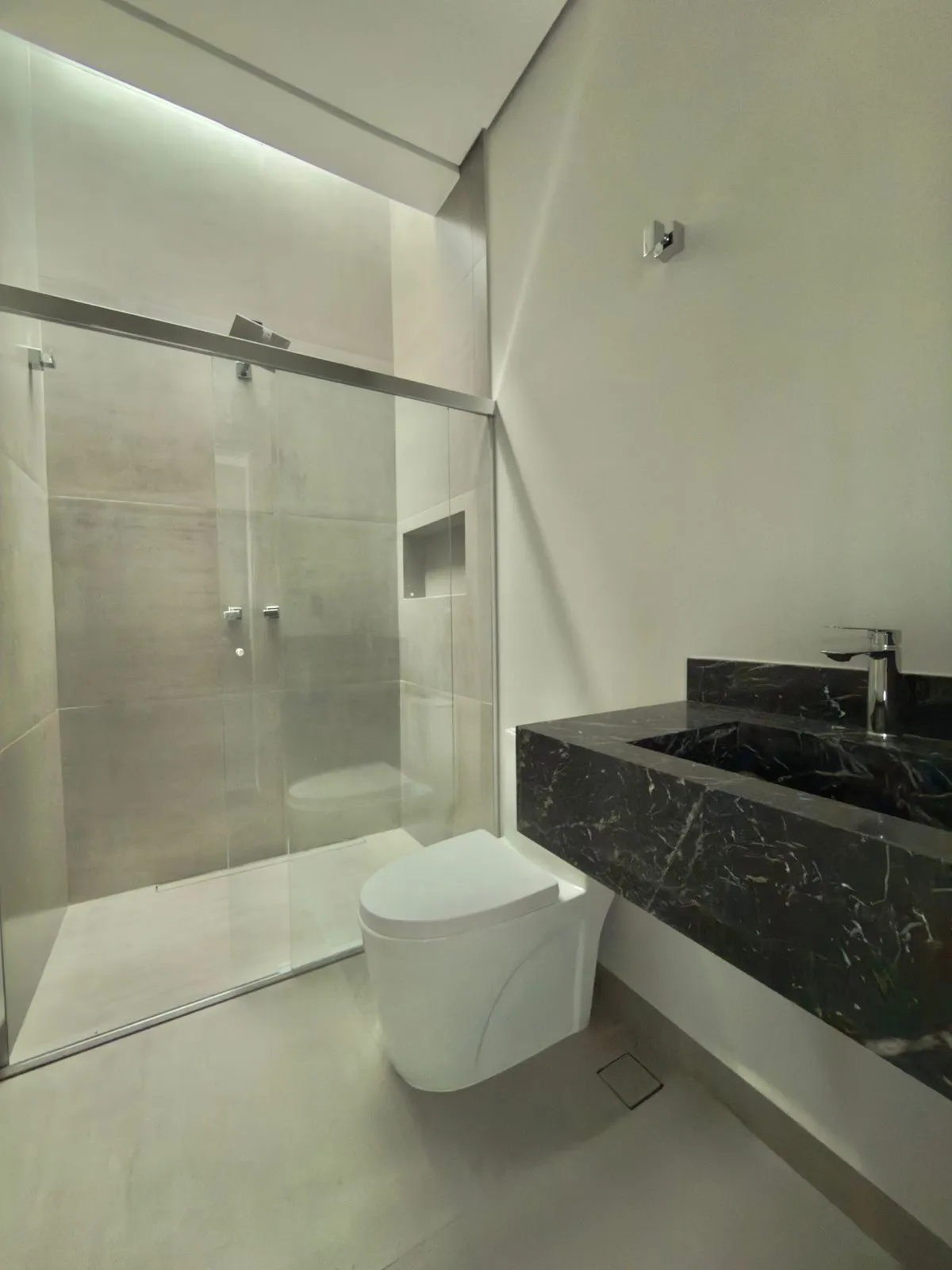 Casa à Venda com 3 suítes, piscina com vista privilegiada e basement, 360m2 no Condomínio Alphaville Nova Esplanada 4 em Votorantim/SP