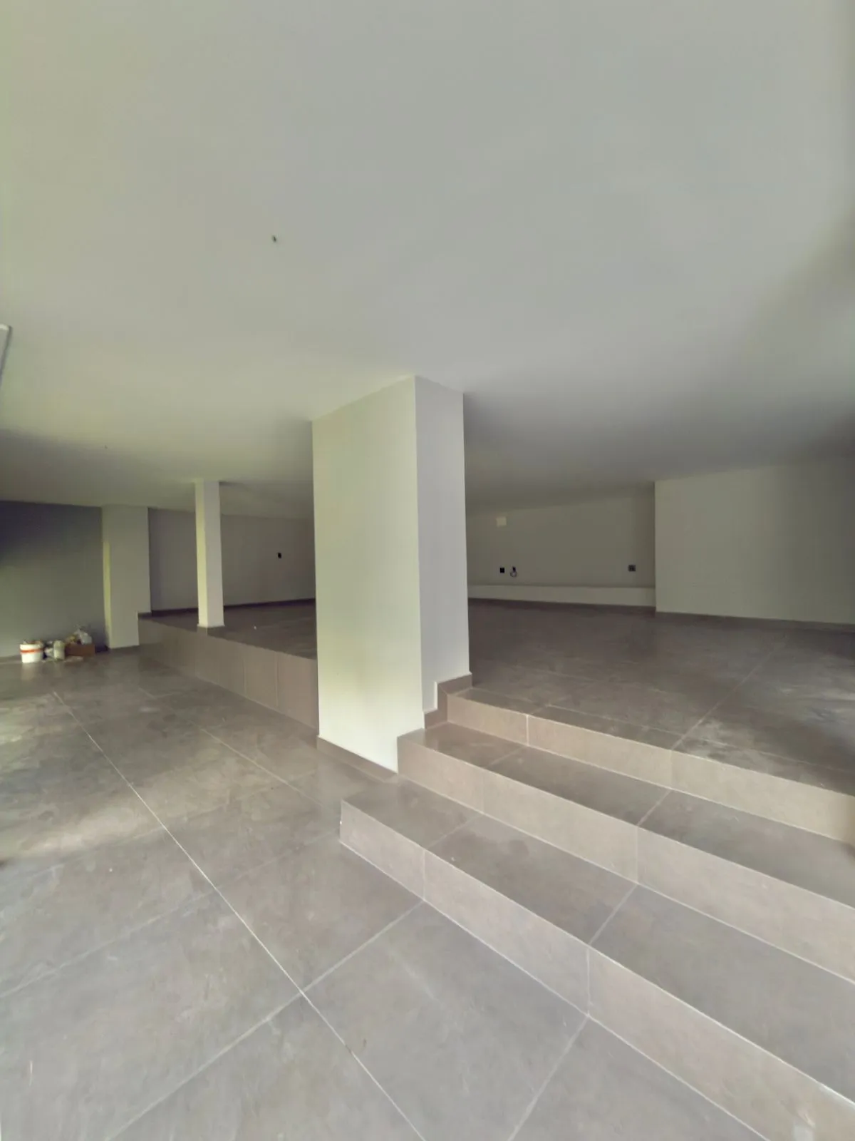 Casa à Venda com 3 suítes, piscina com vista privilegiada e basement, 360m2 no Condomínio Alphaville Nova Esplanada 4 em Votorantim/SP
