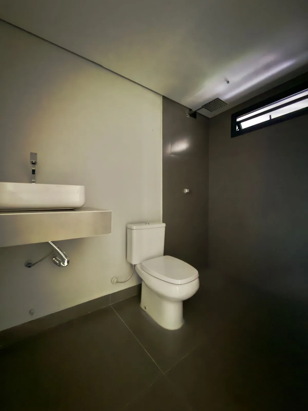 Casa à Venda com 3 suítes, piscina com vista privilegiada e basement, 360m2 no Condomínio Alphaville Nova Esplanada 4 em Votorantim/SP