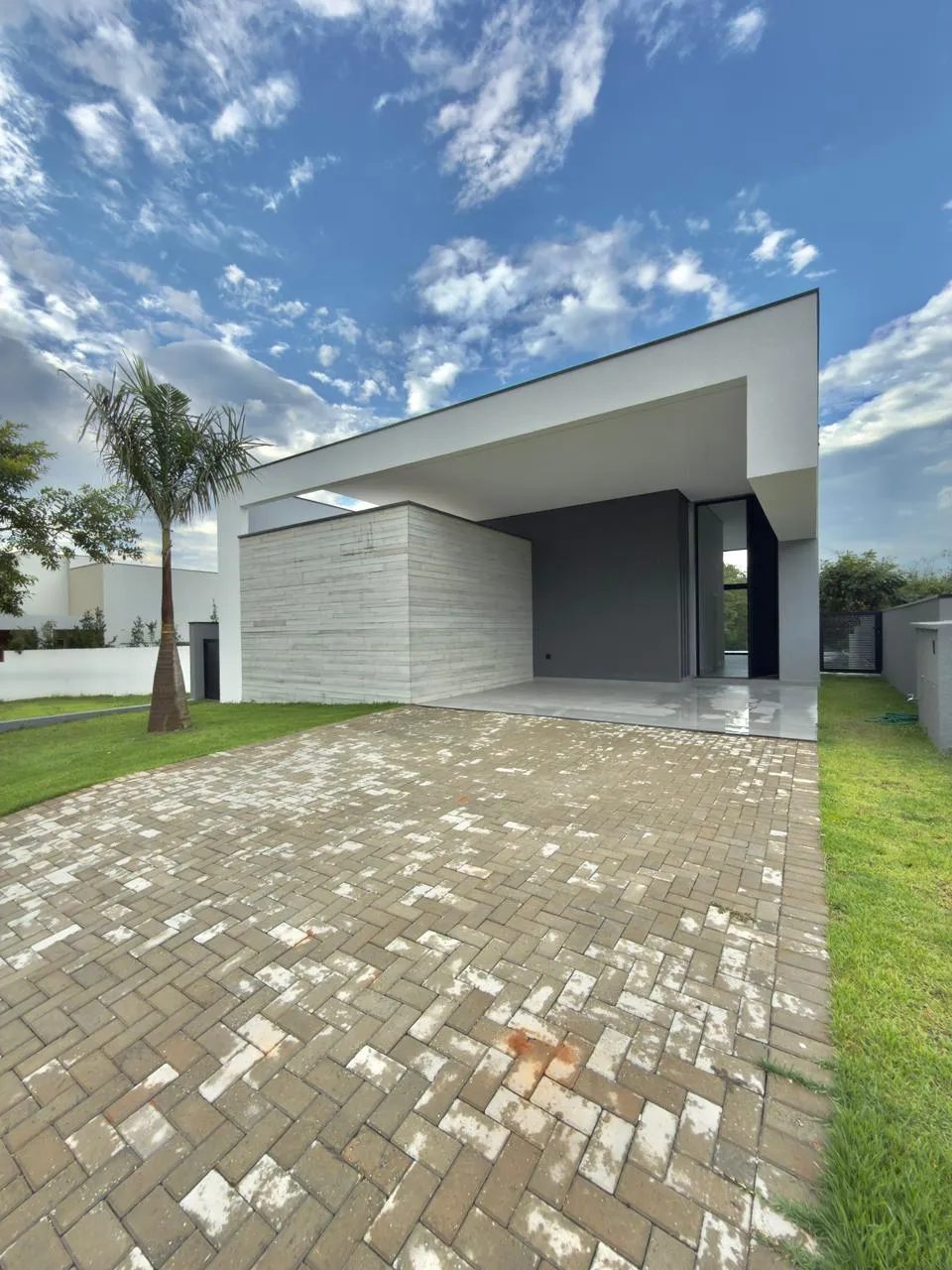 Casa à Venda com 3 suítes, piscina com vista privilegiada e basement, 360m2 no Condomínio Alphaville Nova Esplanada 4 em Votorantim/SP