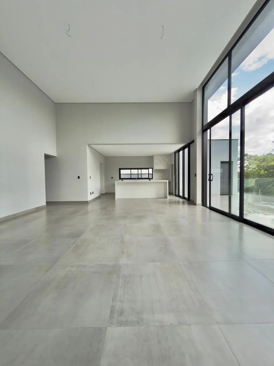 Casa à Venda com 3 suítes, piscina com vista privilegiada e basement, 360m2 no Condomínio Alphaville Nova Esplanada 4 em Votorantim/SP