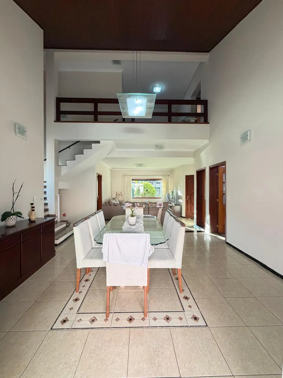 Sobrado à Venda com 3 suítes, escritório e área gourmet com piscina, 266m² no Condomínio Granja Olga II em Sorocaba/SP