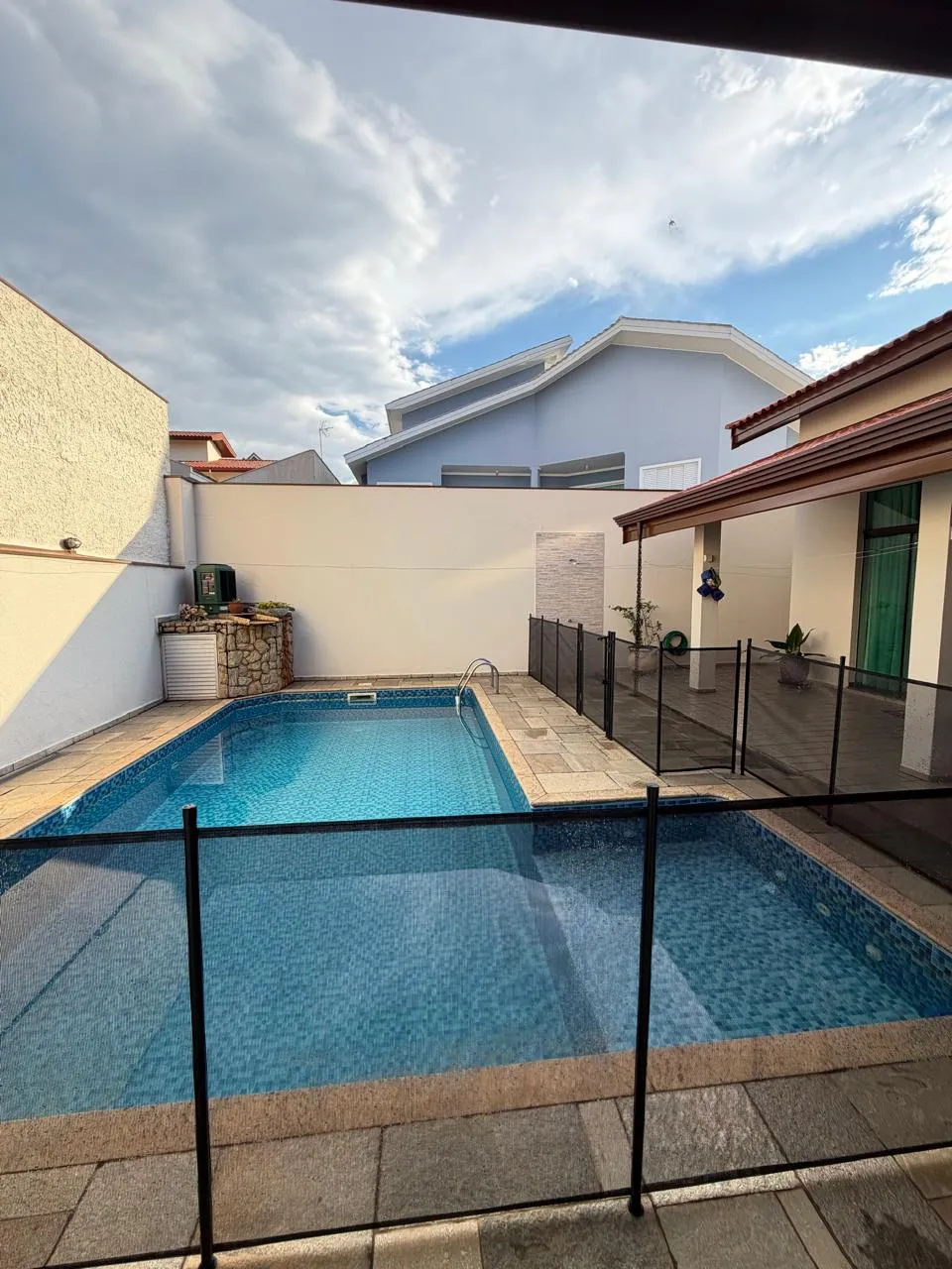 Sobrado à Venda com 3 suítes, escritório e área gourmet com piscina, 266m² no Condomínio Granja Olga II em Sorocaba/SP