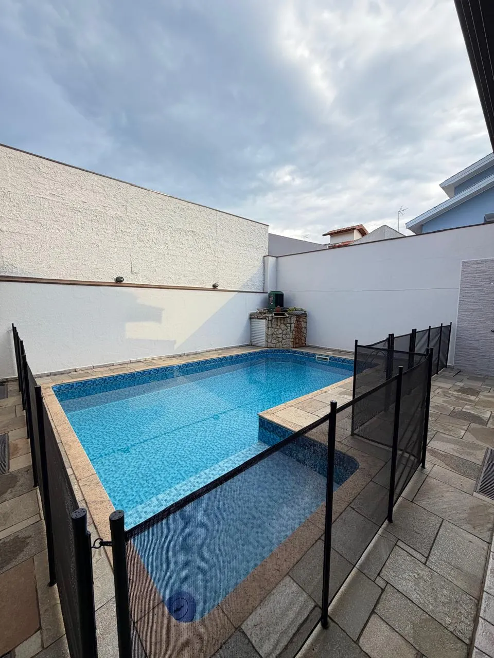 Sobrado à Venda com 3 suítes, escritório e área gourmet com piscina, 266m² no Condomínio Granja Olga II em Sorocaba/SP