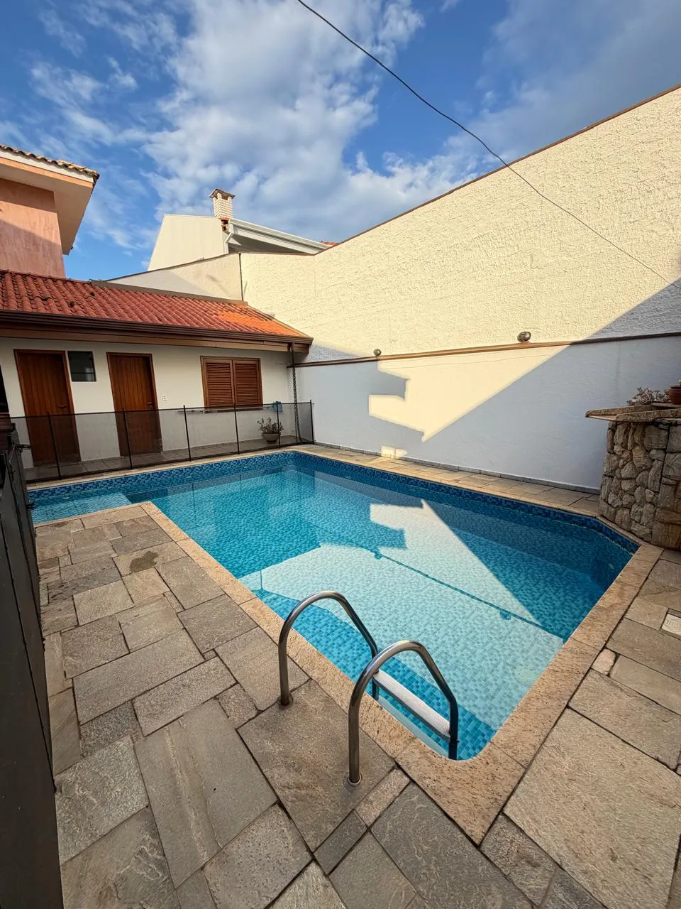 Sobrado à Venda com 3 suítes, escritório e área gourmet com piscina, 266m² no Condomínio Granja Olga II em Sorocaba/SP