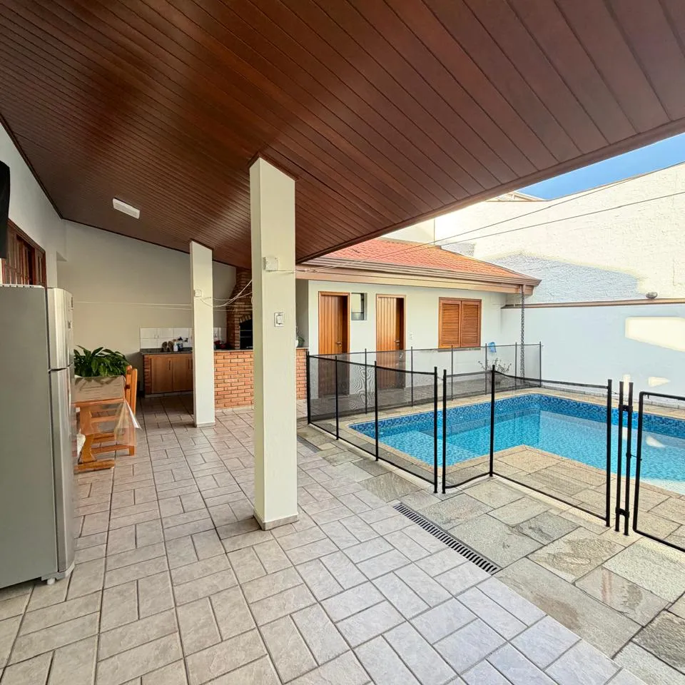 Sobrado à Venda com 3 suítes, escritório e área gourmet com piscina, 266m² no Condomínio Granja Olga II em Sorocaba/SP