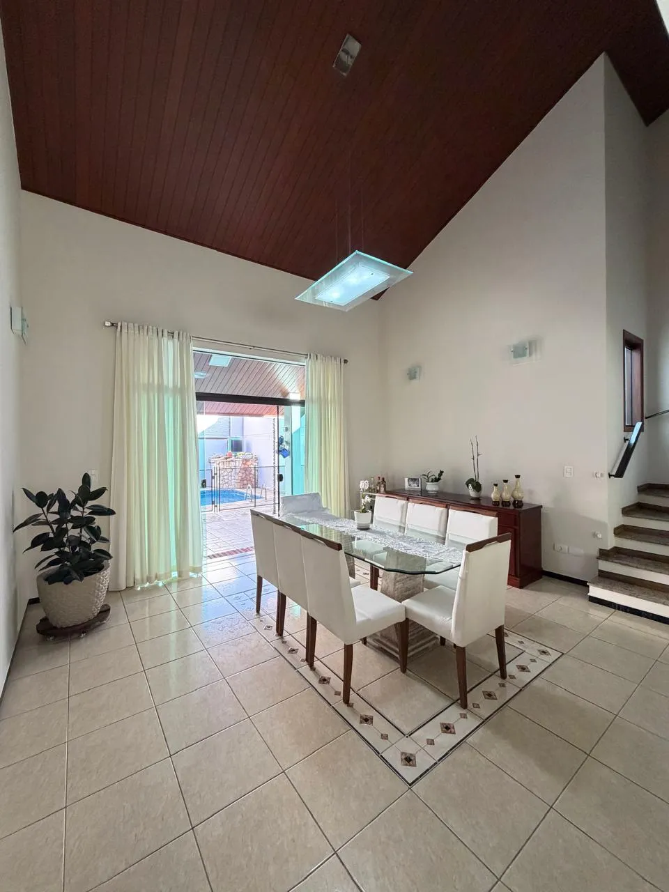 Sobrado à Venda com 3 suítes, escritório e área gourmet com piscina, 266m² no Condomínio Granja Olga II em Sorocaba/SP