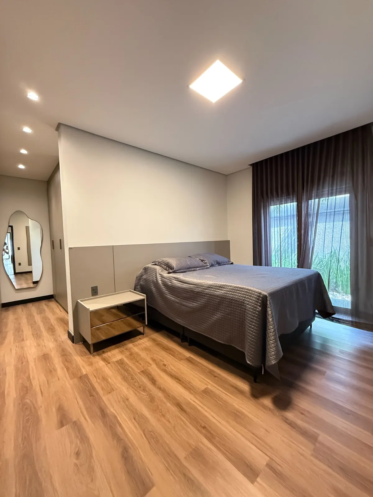 Casa Térrea à Venda mobiliada com 4 suítes e área gourmet com piscina e pergolado, 269m² no Condomínio Alphaville Nova Esplanada 4 em Votorantim/SP