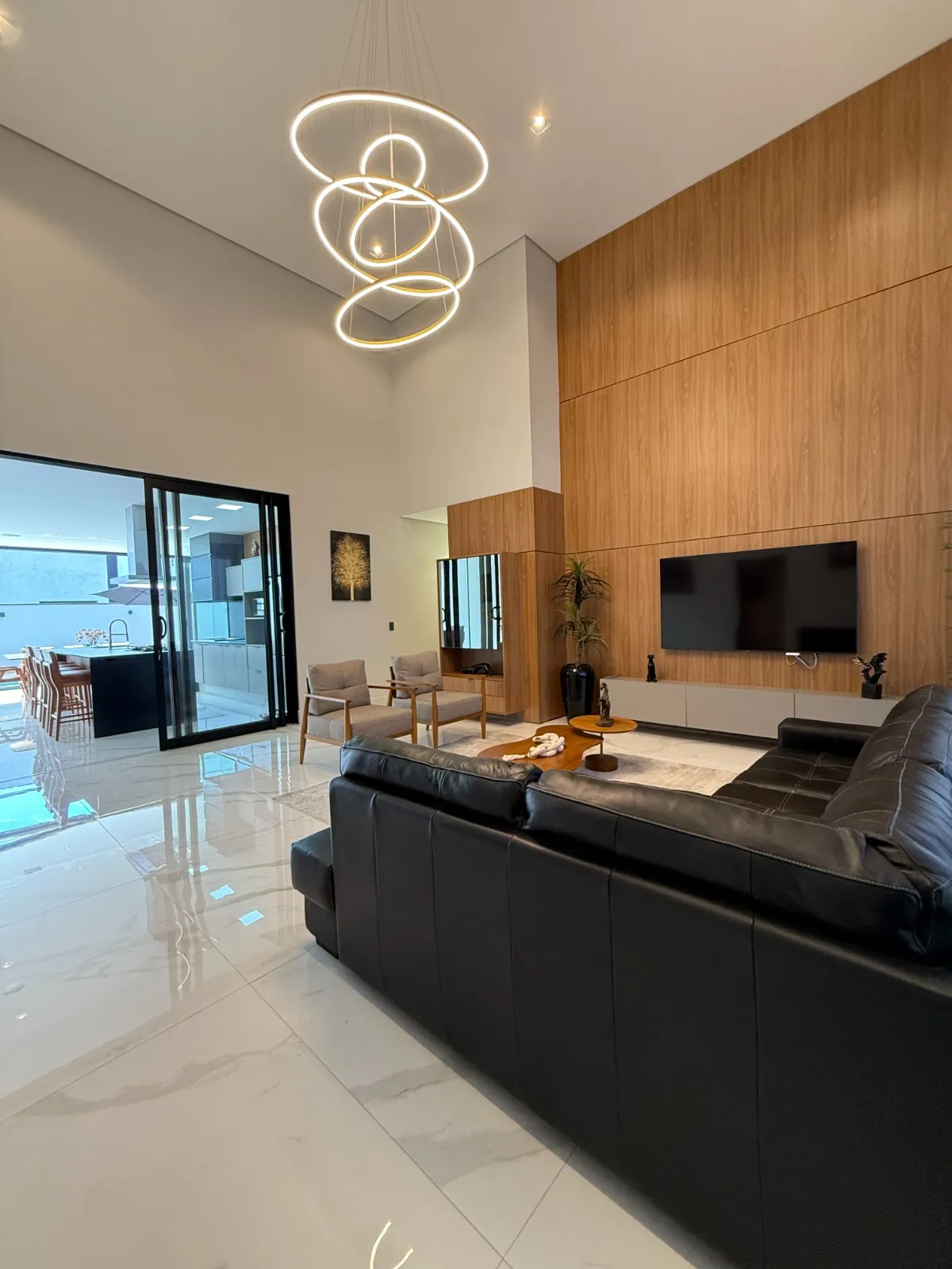 Casa Térrea à Venda mobiliada com 4 suítes e área gourmet com piscina e pergolado, 269m² no Condomínio Alphaville Nova Esplanada 4 em Votorantim/SP