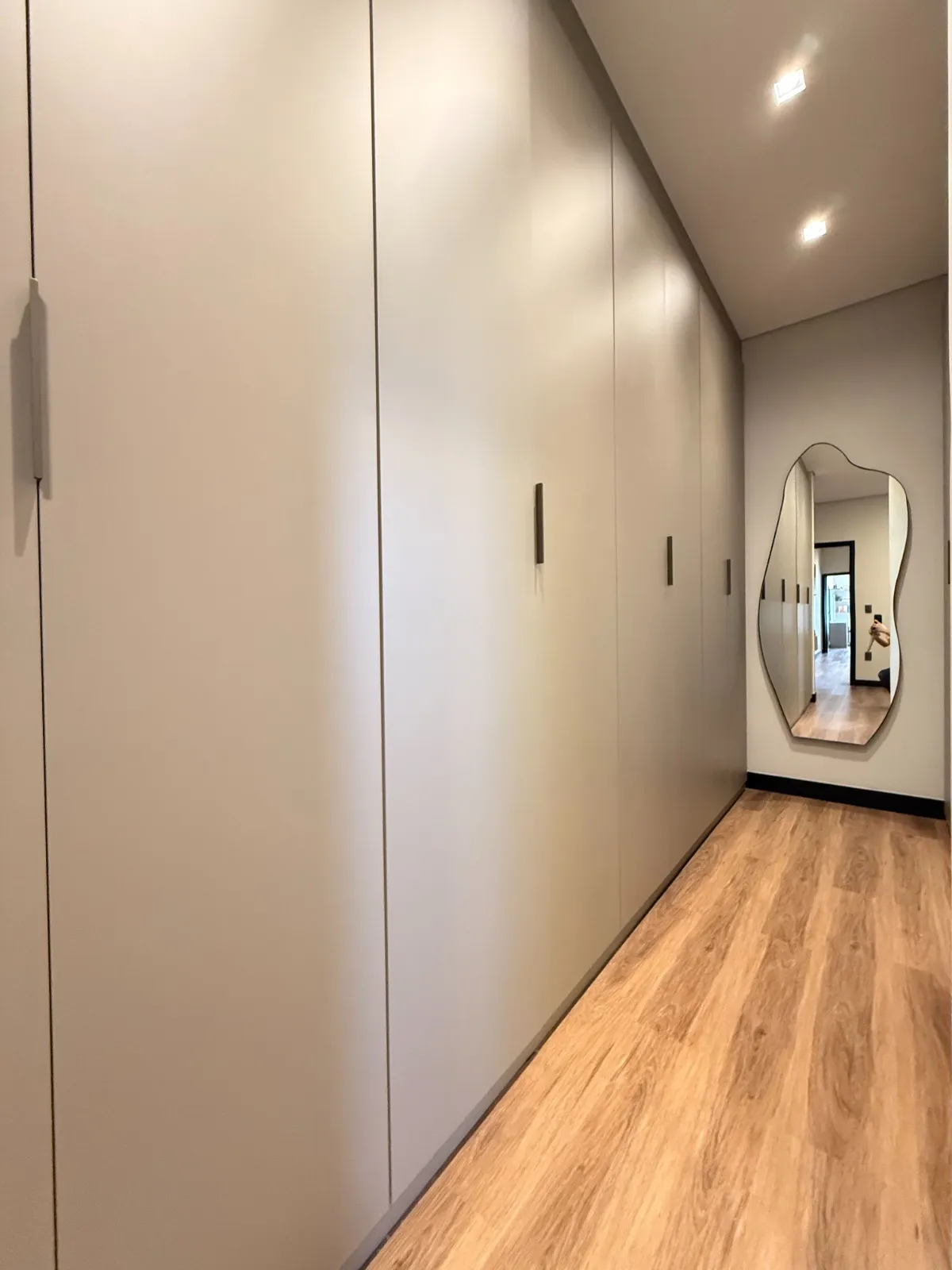 Casa Térrea à Venda mobiliada com 4 suítes e área gourmet com piscina e pergolado, 269m² no Condomínio Alphaville Nova Esplanada 4 em Votorantim/SP