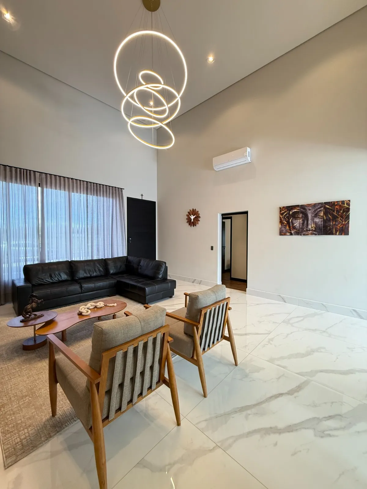 Casa Térrea à Venda mobiliada com 4 suítes e área gourmet com piscina e pergolado, 269m² no Condomínio Alphaville Nova Esplanada 4 em Votorantim/SP