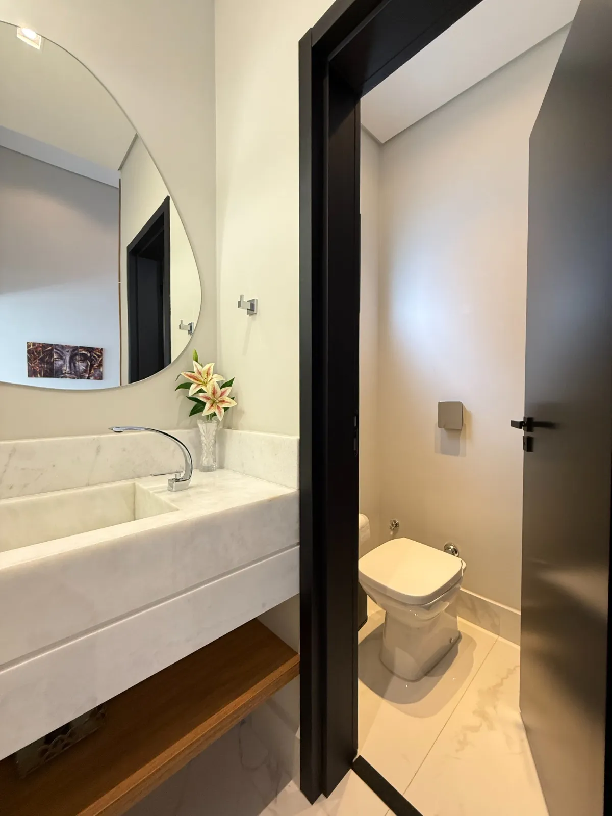 Casa Térrea à Venda mobiliada com 4 suítes e área gourmet com piscina e pergolado, 269m² no Condomínio Alphaville Nova Esplanada 4 em Votorantim/SP