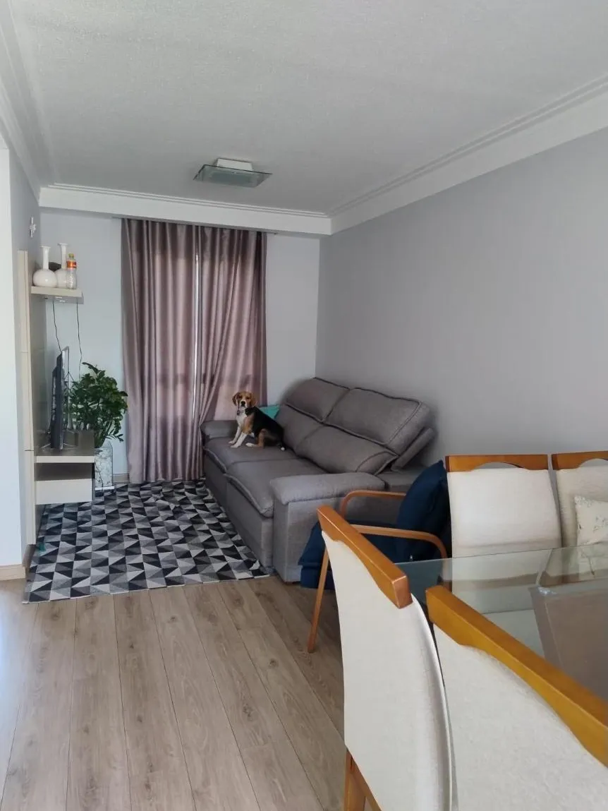 Casa à Venda com 3 dormitórios, quintal com gramado e área gourmet com churrasqueira, 108m² no Condomínio Villa Flora em Votorantim/SP