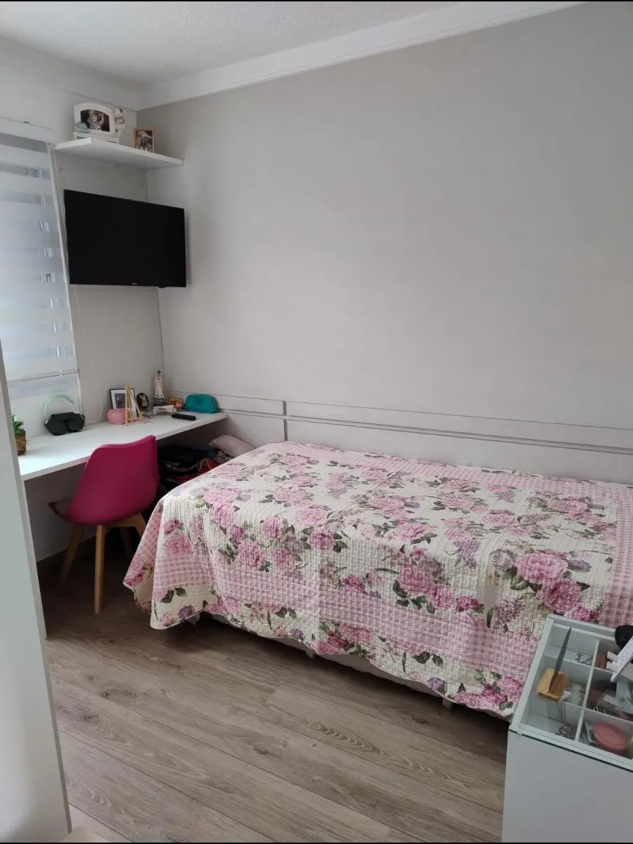 Casa à Venda com 3 dormitórios, quintal com gramado e área gourmet com churrasqueira, 108m² no Condomínio Villa Flora em Votorantim/SP