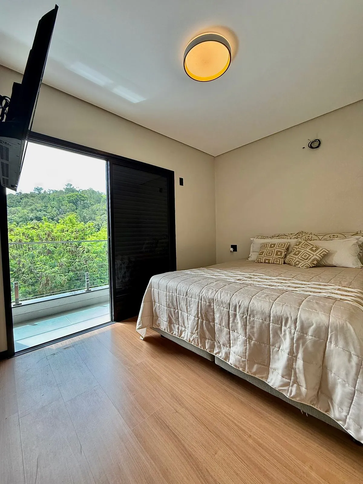 Sobrado à Venda com vista privilegiada e área gourmet ampla, 153m² no Condomínio Vale Azul em Votorantim/SP