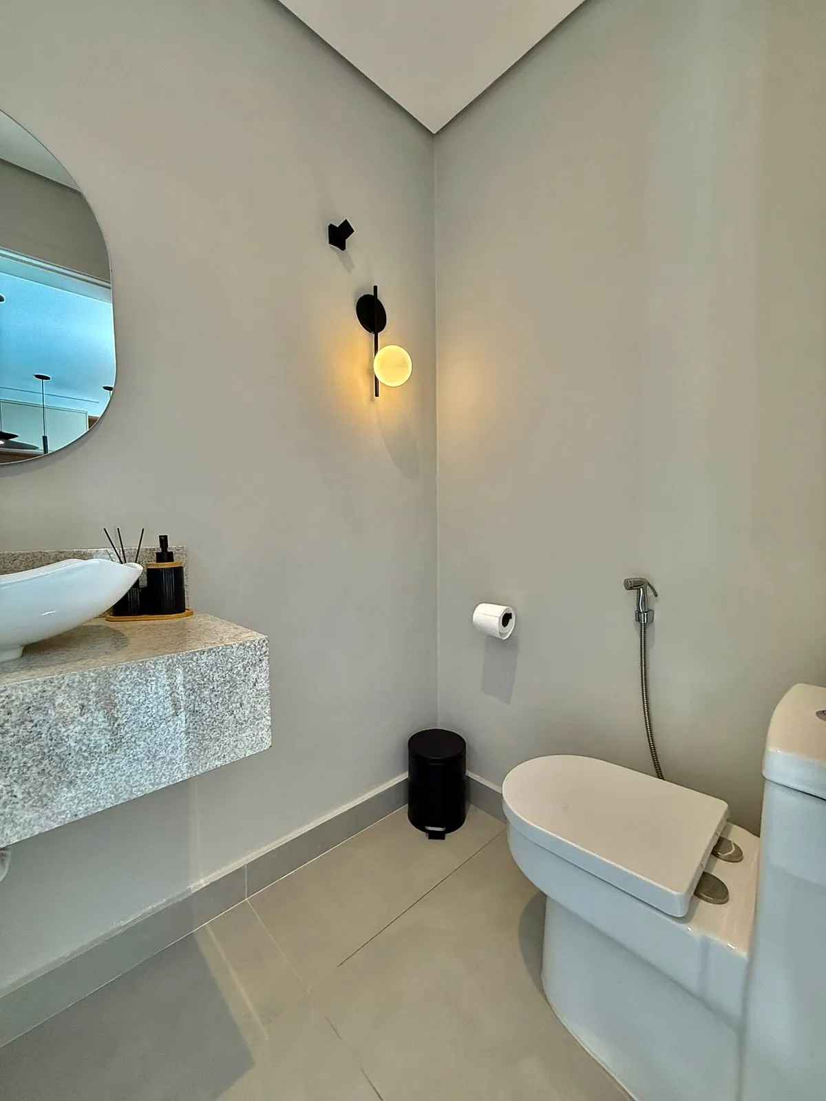 Sobrado à Venda com vista privilegiada e área gourmet ampla, 153m² no Condomínio Vale Azul em Votorantim/SP