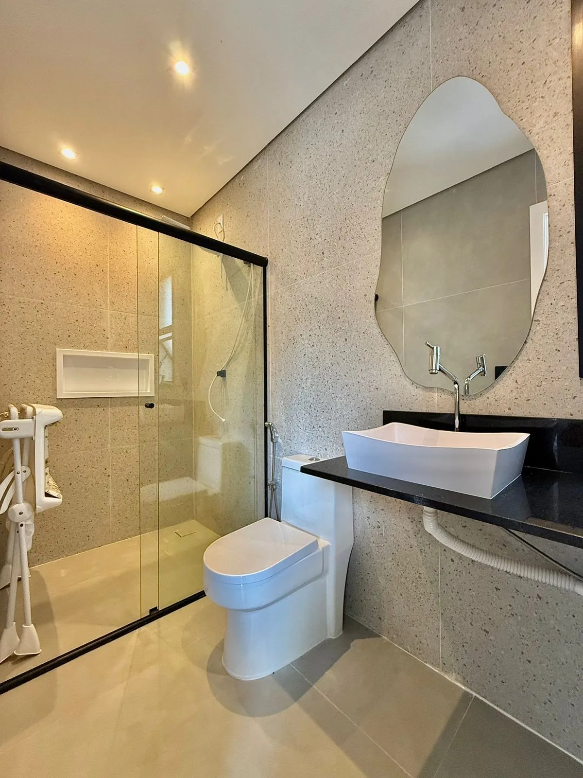 Sobrado à Venda com vista privilegiada e área gourmet ampla, 153m² no Condomínio Vale Azul em Votorantim/SP