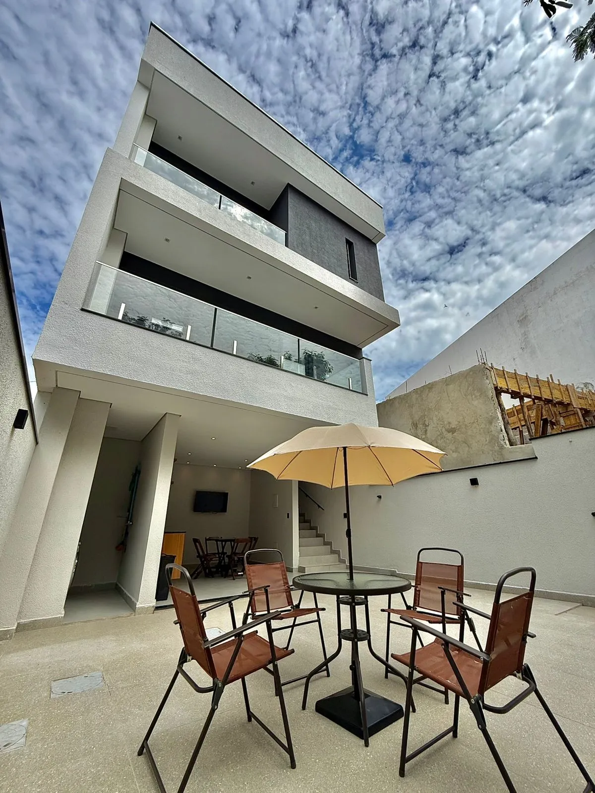 Sobrado à Venda com vista privilegiada e área gourmet ampla, 153m² no Condomínio Vale Azul em Votorantim/SP