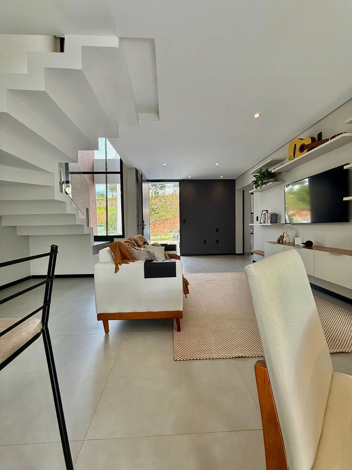 Sobrado à Venda com vista privilegiada e área gourmet ampla, 153m² no Condomínio Vale Azul em Votorantim/SP