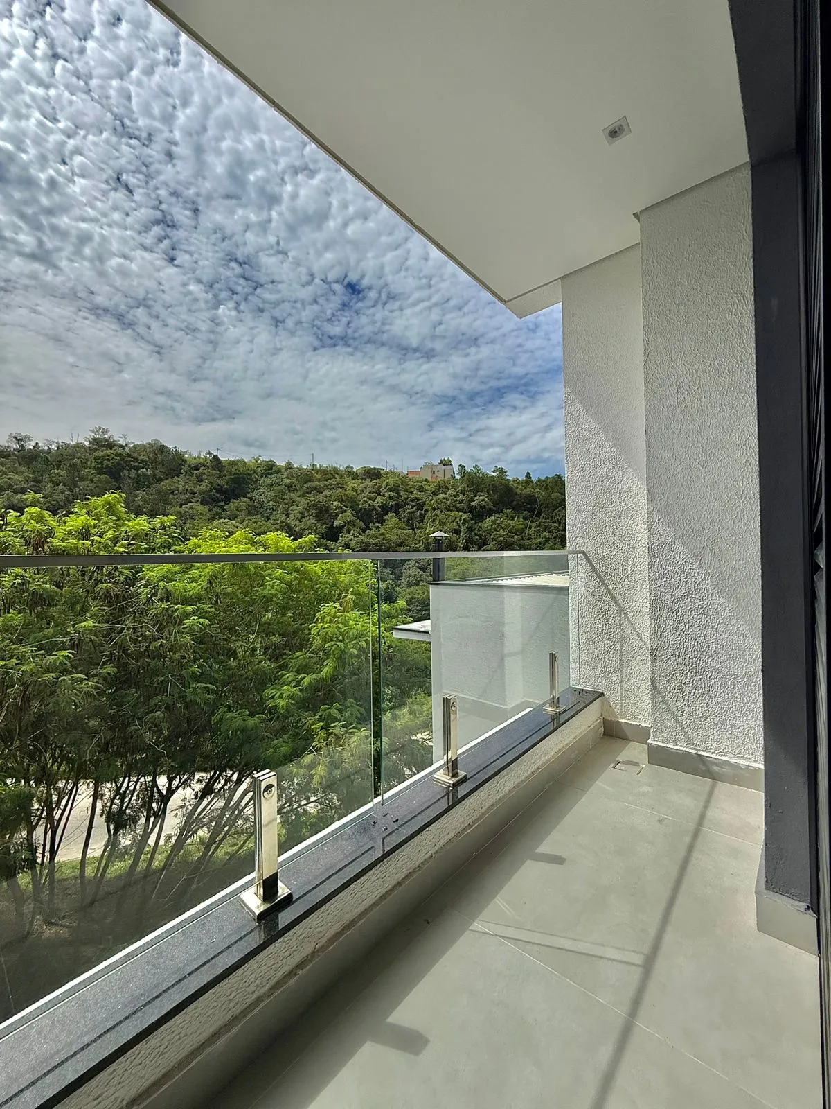 Sobrado à Venda com vista privilegiada e área gourmet ampla, 153m² no Condomínio Vale Azul em Votorantim/SP