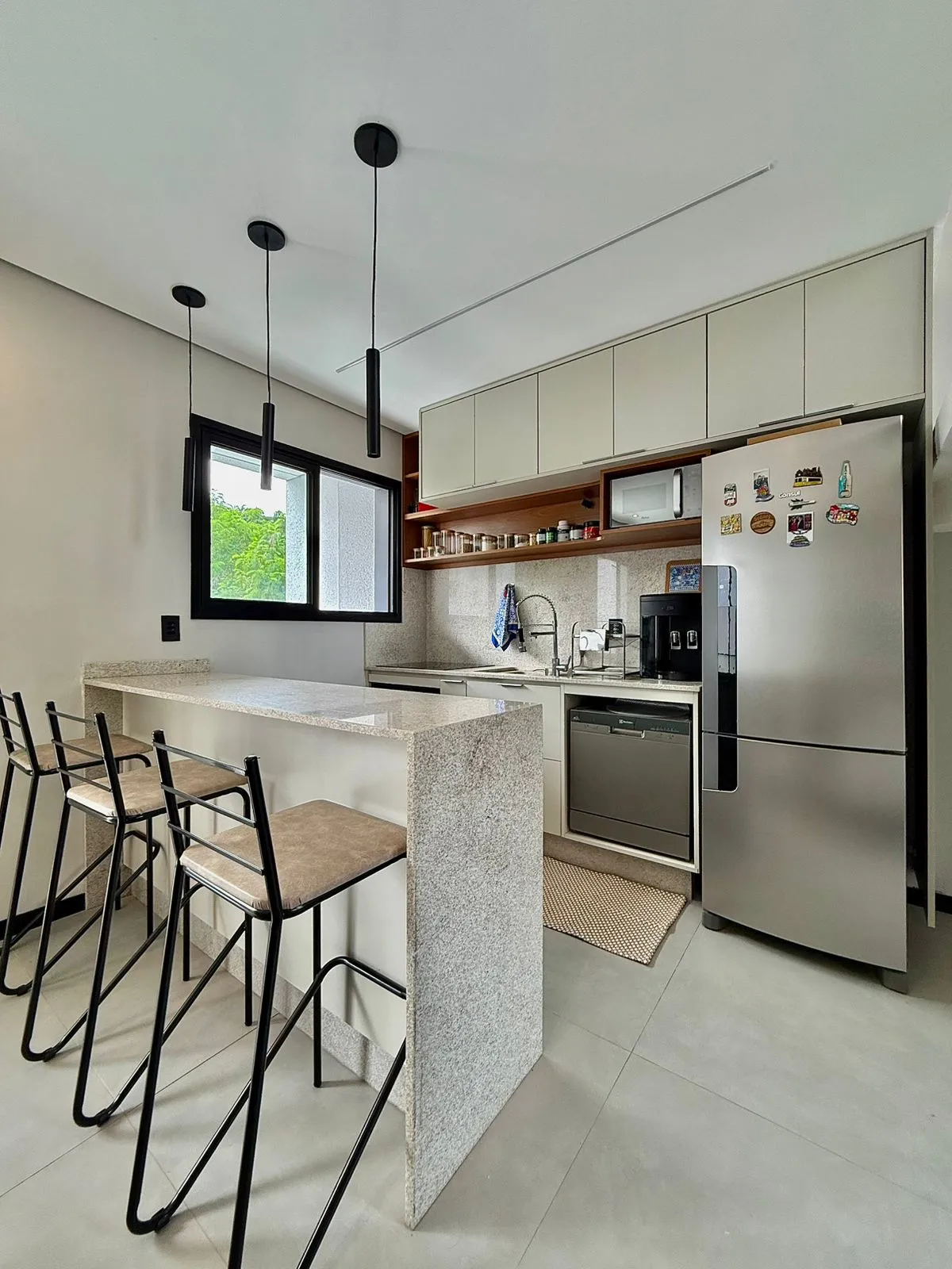 Sobrado à Venda com vista privilegiada e área gourmet ampla, 153m² no Condomínio Vale Azul em Votorantim/SP