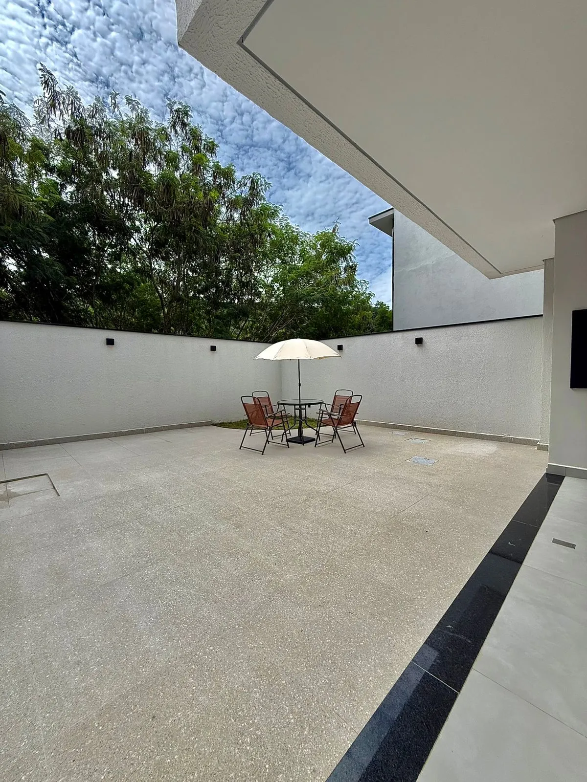 Sobrado à Venda com vista privilegiada e área gourmet ampla, 153m² no Condomínio Vale Azul em Votorantim/SP