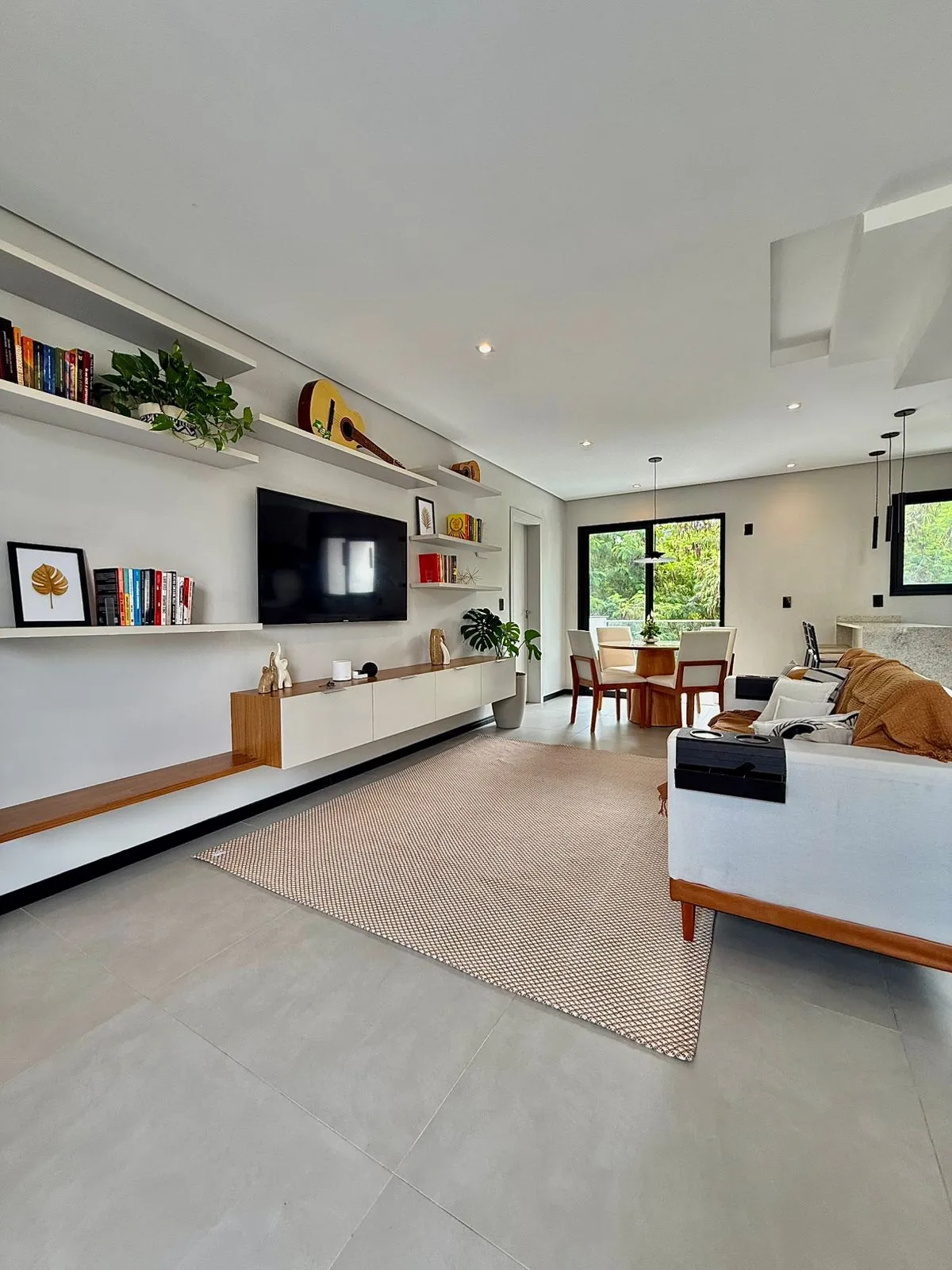 Sobrado à Venda com vista privilegiada e área gourmet ampla, 153m² no Condomínio Vale Azul em Votorantim/SP