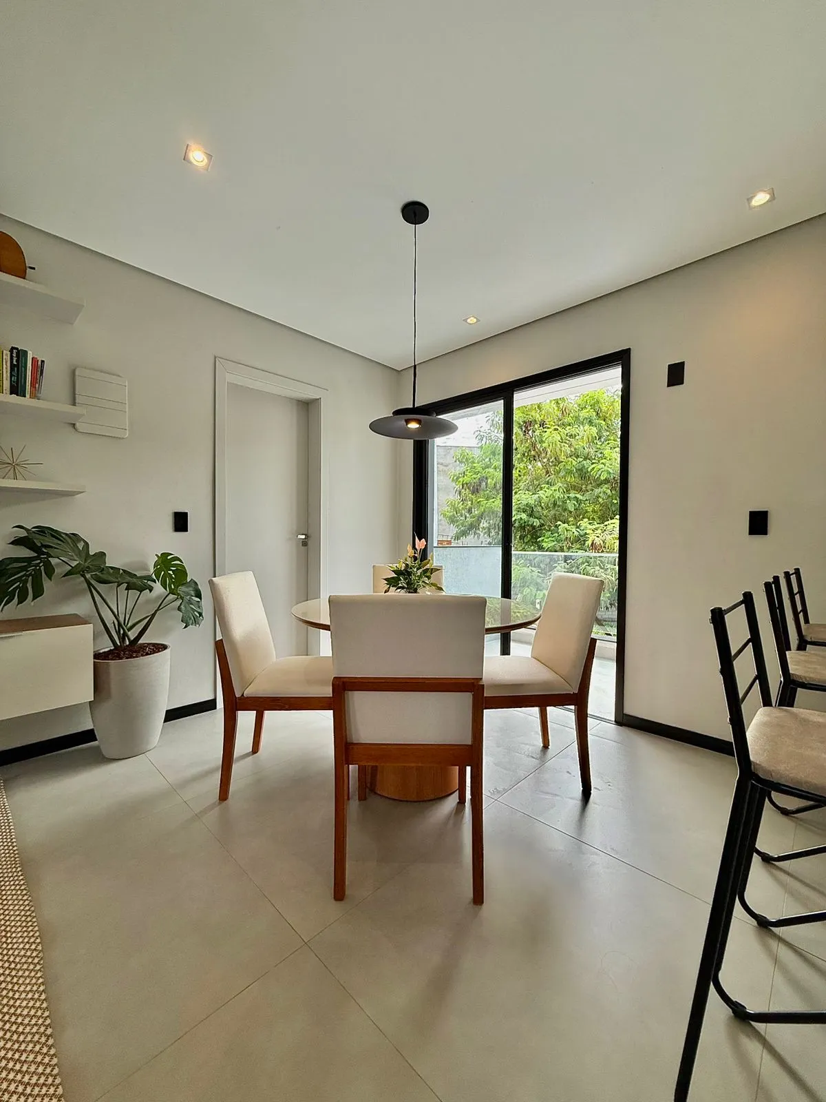 Sobrado à Venda com vista privilegiada e área gourmet ampla, 153m² no Condomínio Vale Azul em Votorantim/SP