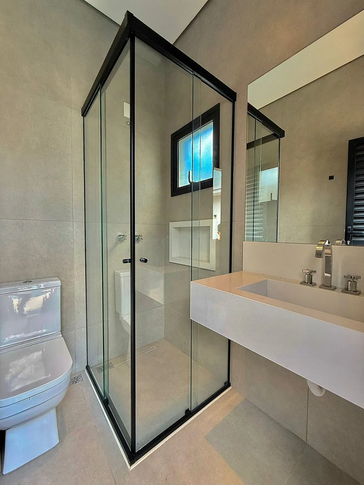 Casa Térrea à Venda ou Locação com 3 suítes, escritório e móveis planejados, 245m² no Condomínio Alphaville Nova Esplanada 4 em Votorantim/SP