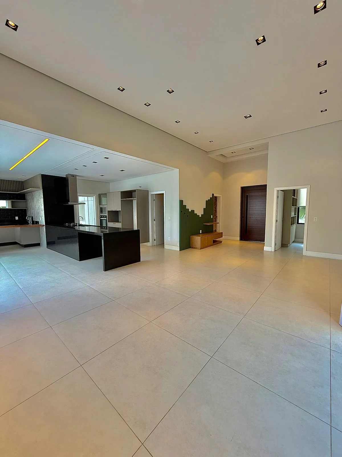 Casa Térrea à Venda ou Locação com 3 suítes, escritório e móveis planejados, 245m² no Condomínio Alphaville Nova Esplanada 4 em Votorantim/SP