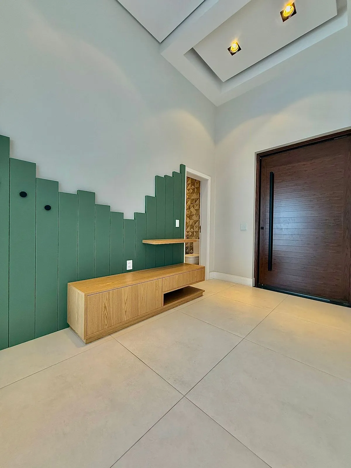 Casa Térrea à Venda ou Locação com 3 suítes, escritório e móveis planejados, 245m² no Condomínio Alphaville Nova Esplanada 4 em Votorantim/SP