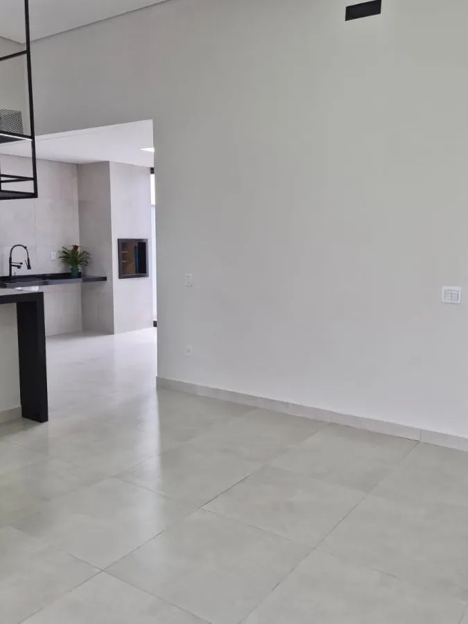 Casa Térrea à Venda com 3 dormitórios sendo 1 suíte, área gourmet com churrasqueira e quintal, 143m² no Condomínio Villagio Wanel em Sorocaba/SP