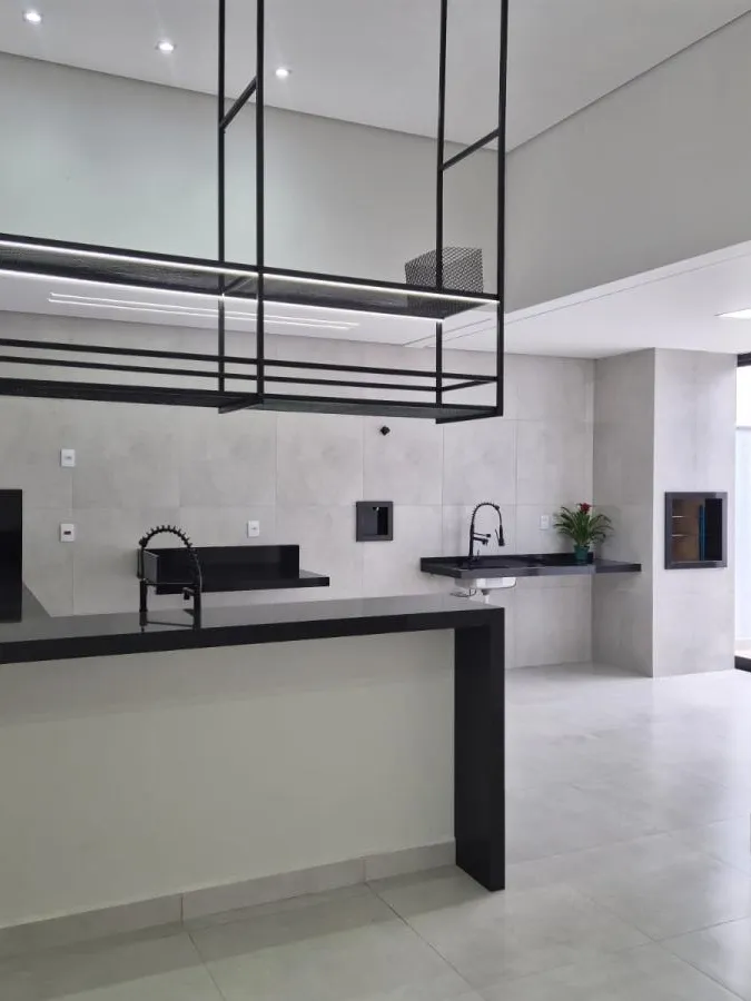 Casa Térrea à Venda com 3 dormitórios sendo 1 suíte, área gourmet com churrasqueira e quintal, 143m² no Condomínio Villagio Wanel em Sorocaba/SP