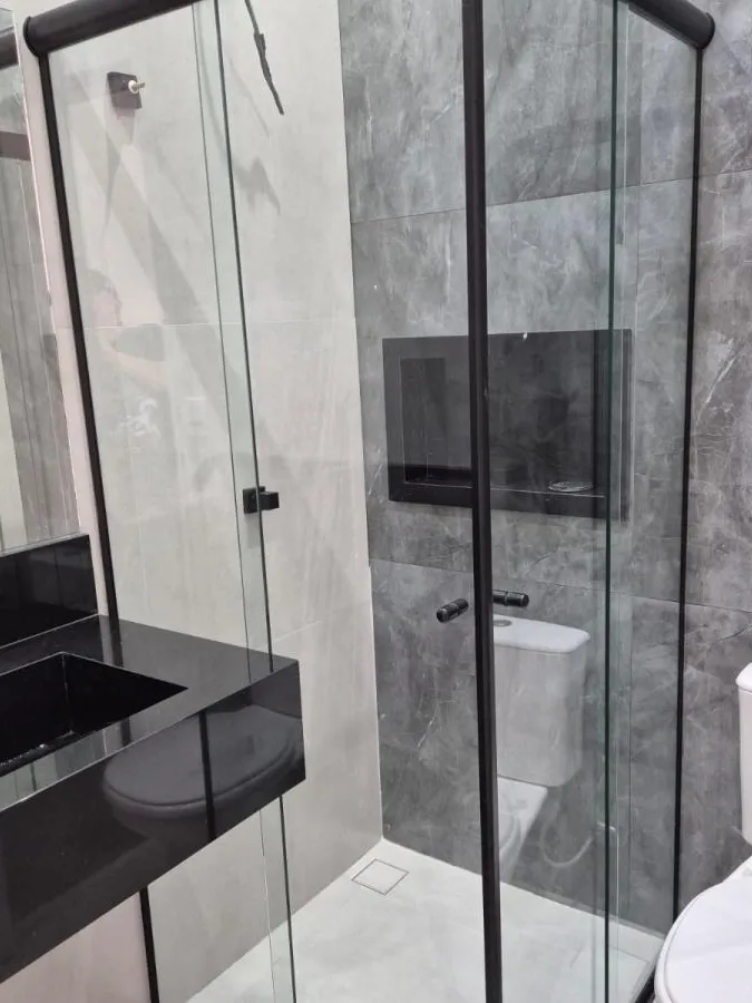 Casa Térrea à Venda com 3 dormitórios sendo 1 suíte, área gourmet com churrasqueira e quintal, 143m² no Condomínio Villagio Wanel em Sorocaba/SP