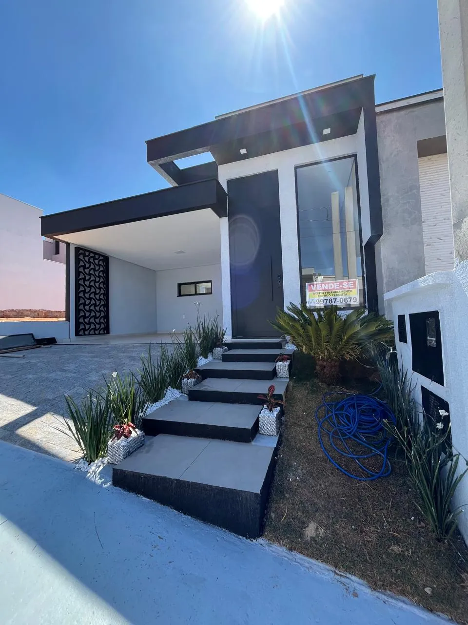 Casa Térrea à Venda com 3 dormitórios sendo 1 suíte, área gourmet com churrasqueira e quintal, 143m² no Condomínio Villagio Wanel em Sorocaba/SP