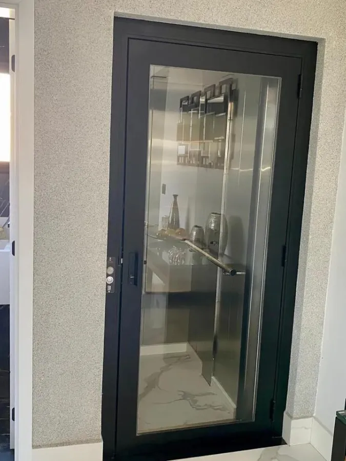 Casa à Venda Mobiliada com 3 suítes, piscina incrível e vista para área preservada, 330m² no Condomínio Alphaville Nova Esplanada 1 em Votorantim/SP 