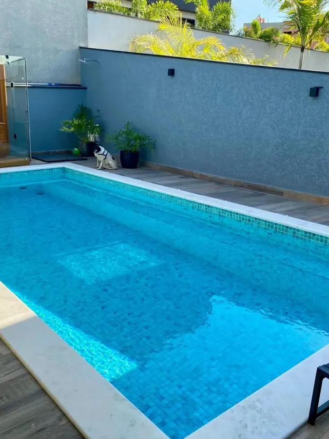 Casa à Venda Mobiliada com 3 suítes, piscina incrível e vista para área preservada, 330m² no Condomínio Alphaville Nova Esplanada 1 em Votorantim/SP 