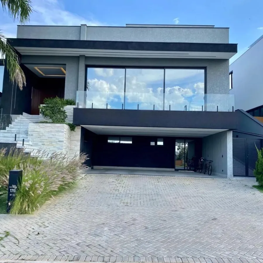 Casa à Venda Mobiliada com 3 suítes, piscina incrível e vista para área preservada, 330m² no Condomínio Alphaville Nova Esplanada 1 em Votorantim/SP 