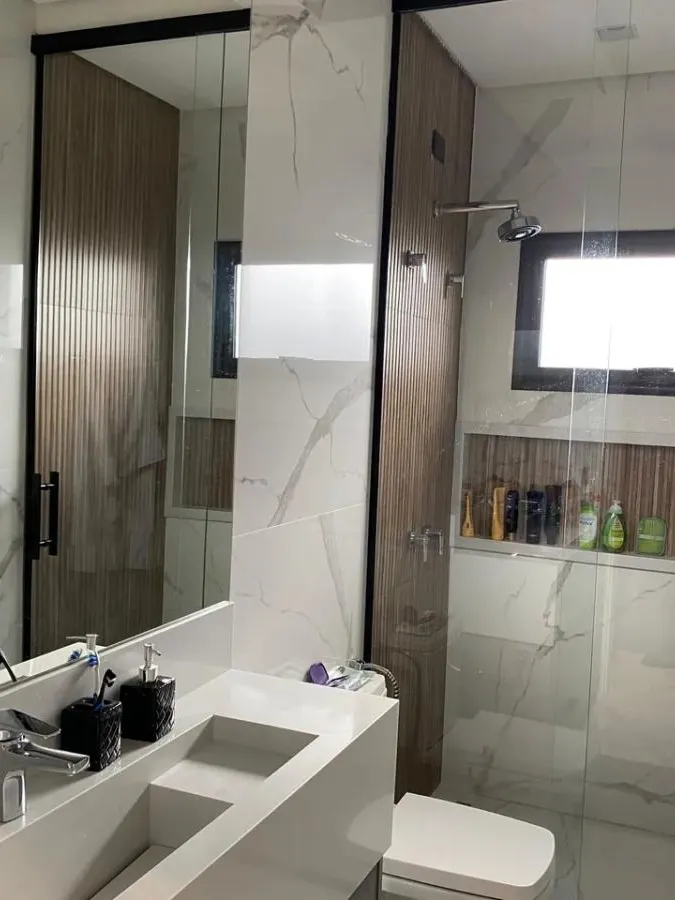 Casa à Venda Mobiliada com 3 suítes, piscina incrível e vista para área preservada, 330m² no Condomínio Alphaville Nova Esplanada 1 em Votorantim/SP 