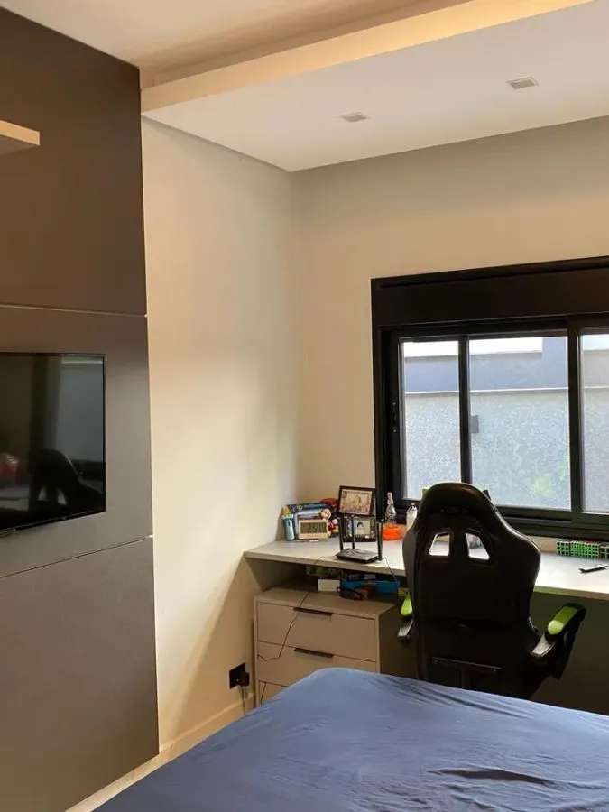 Casa à Venda Mobiliada com 3 suítes, piscina incrível e vista para área preservada, 330m² no Condomínio Alphaville Nova Esplanada 1 em Votorantim/SP 