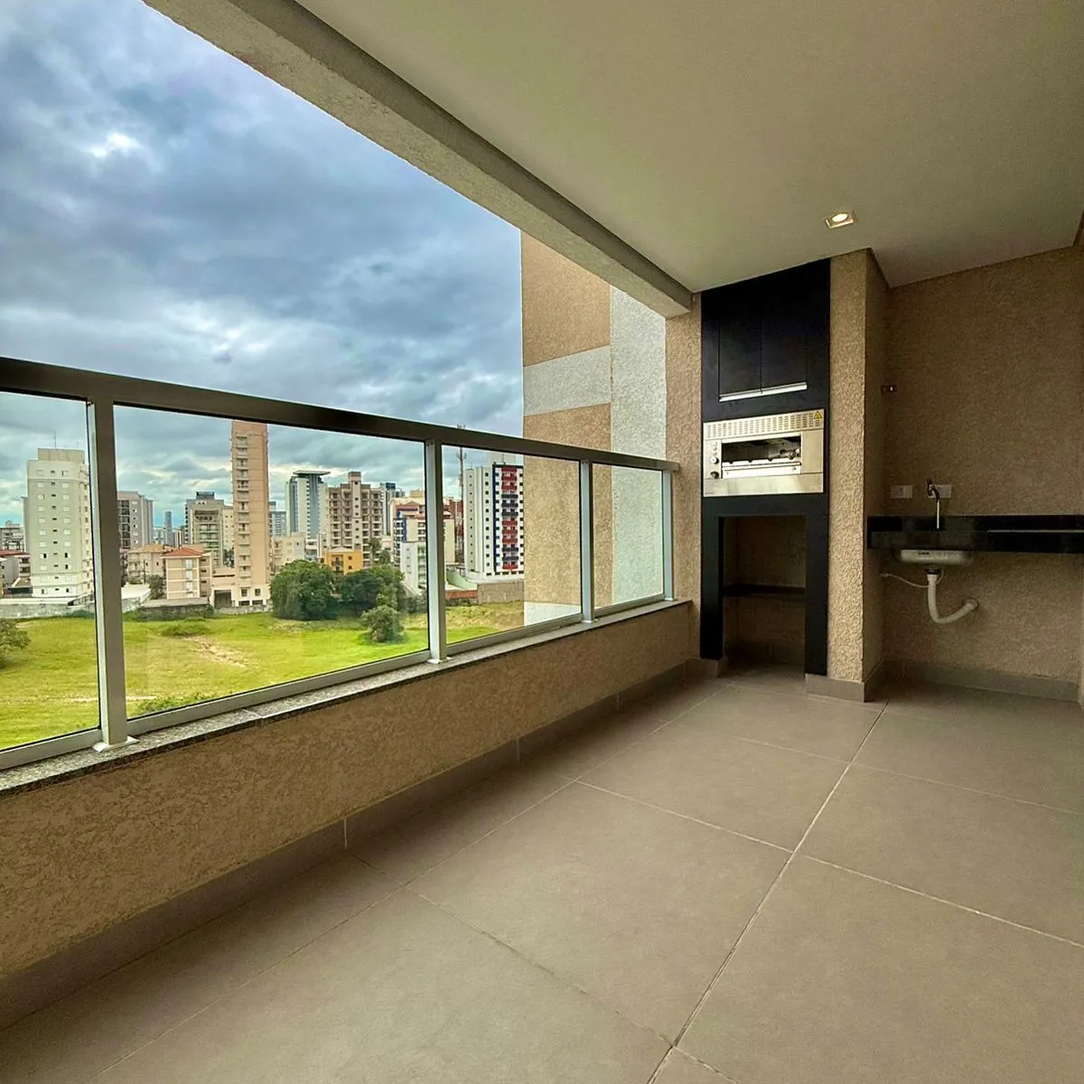 Apartamento à Venda com 3 dormitórios e área gourmet com vista incrível, 93m² no Condomínio Petra Living em Sorocaba/SP