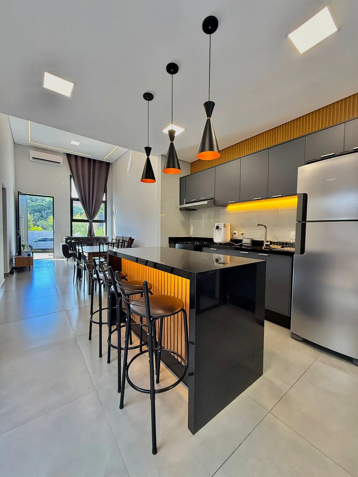 Casa Térrea à Venda com 3 dormitórios sendo 1 suíte e quintal amplo, 99m² no Condomínio Vale Azul em Votorantim/SP