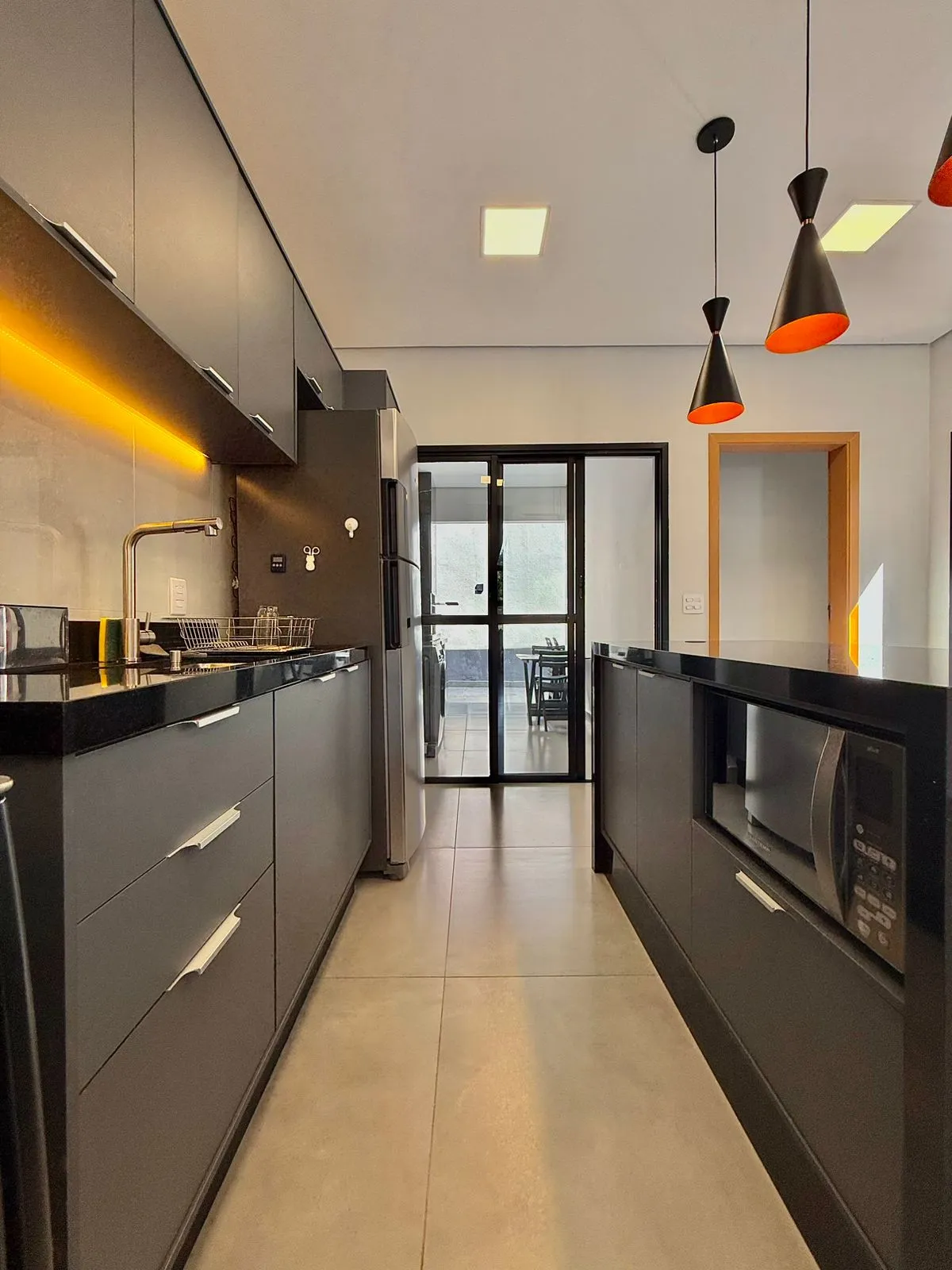 Casa Térrea à Venda com 3 dormitórios sendo 1 suíte e quintal amplo, 99m² no Condomínio Vale Azul em Votorantim/SP