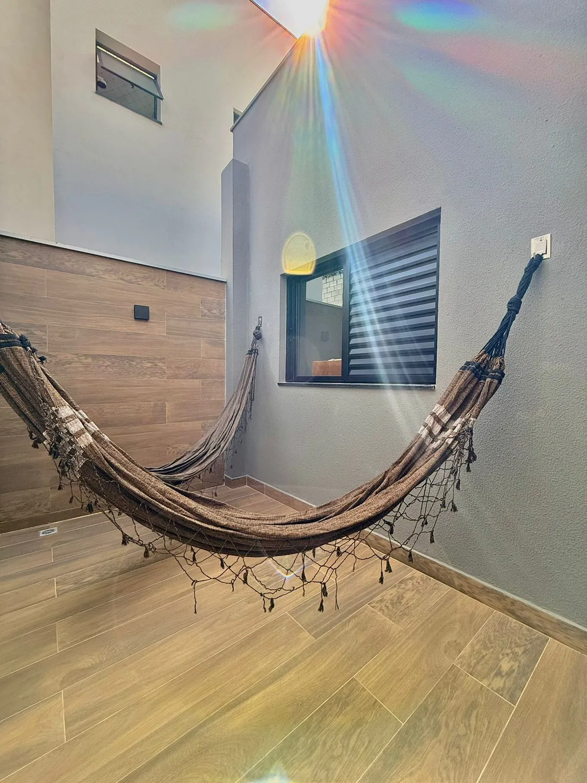 Casa Térrea à Venda com 3 dormitórios sendo 1 suíte e quintal amplo, 99m² no Condomínio Vale Azul em Votorantim/SP